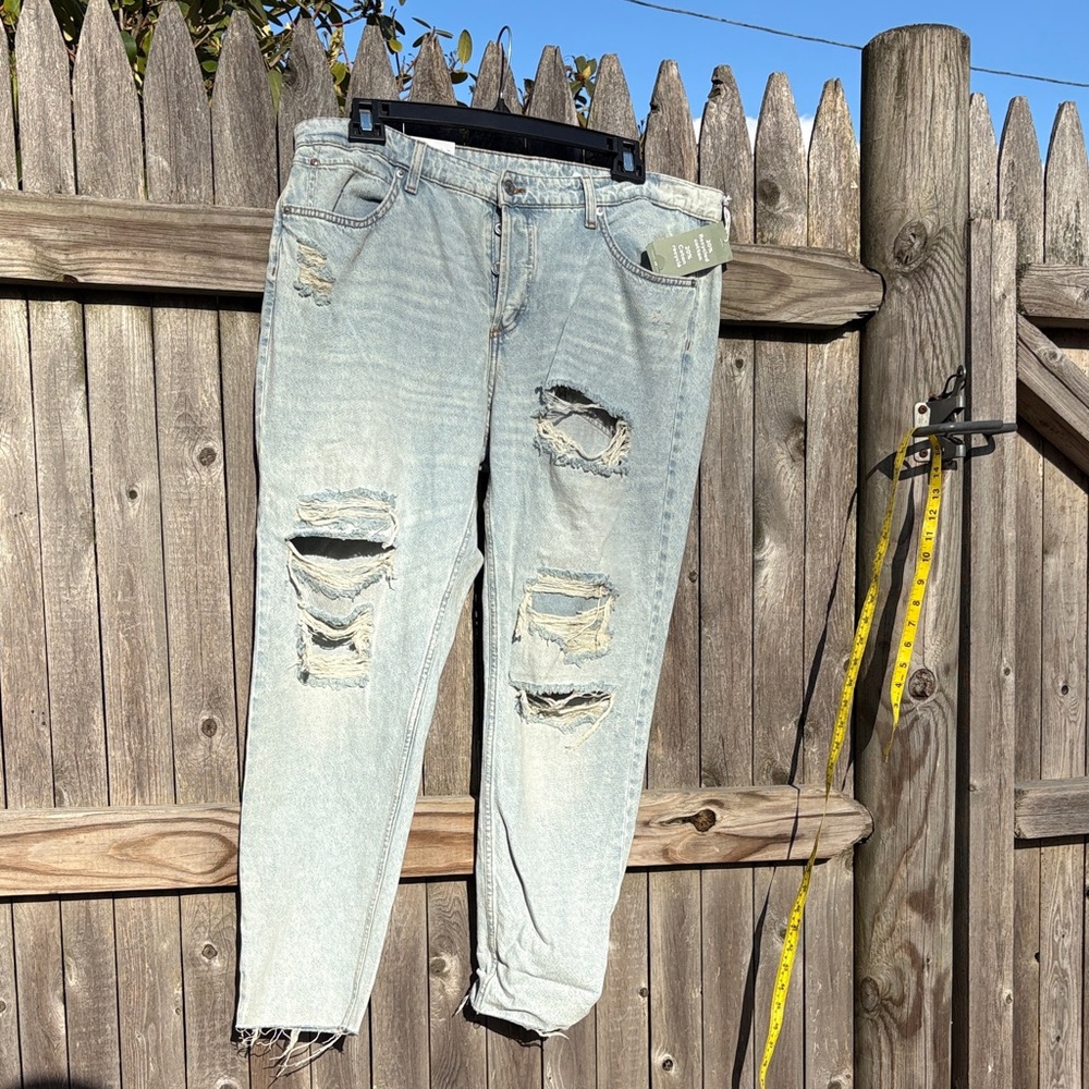 H&M size 16 boyfriend jeans. NWT!!
